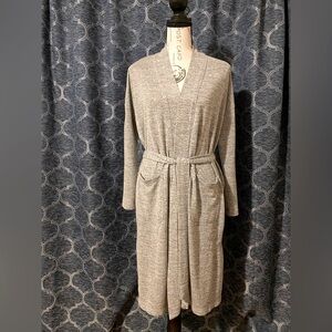 Banana Republic short robe in heather gray. Women’s size XS